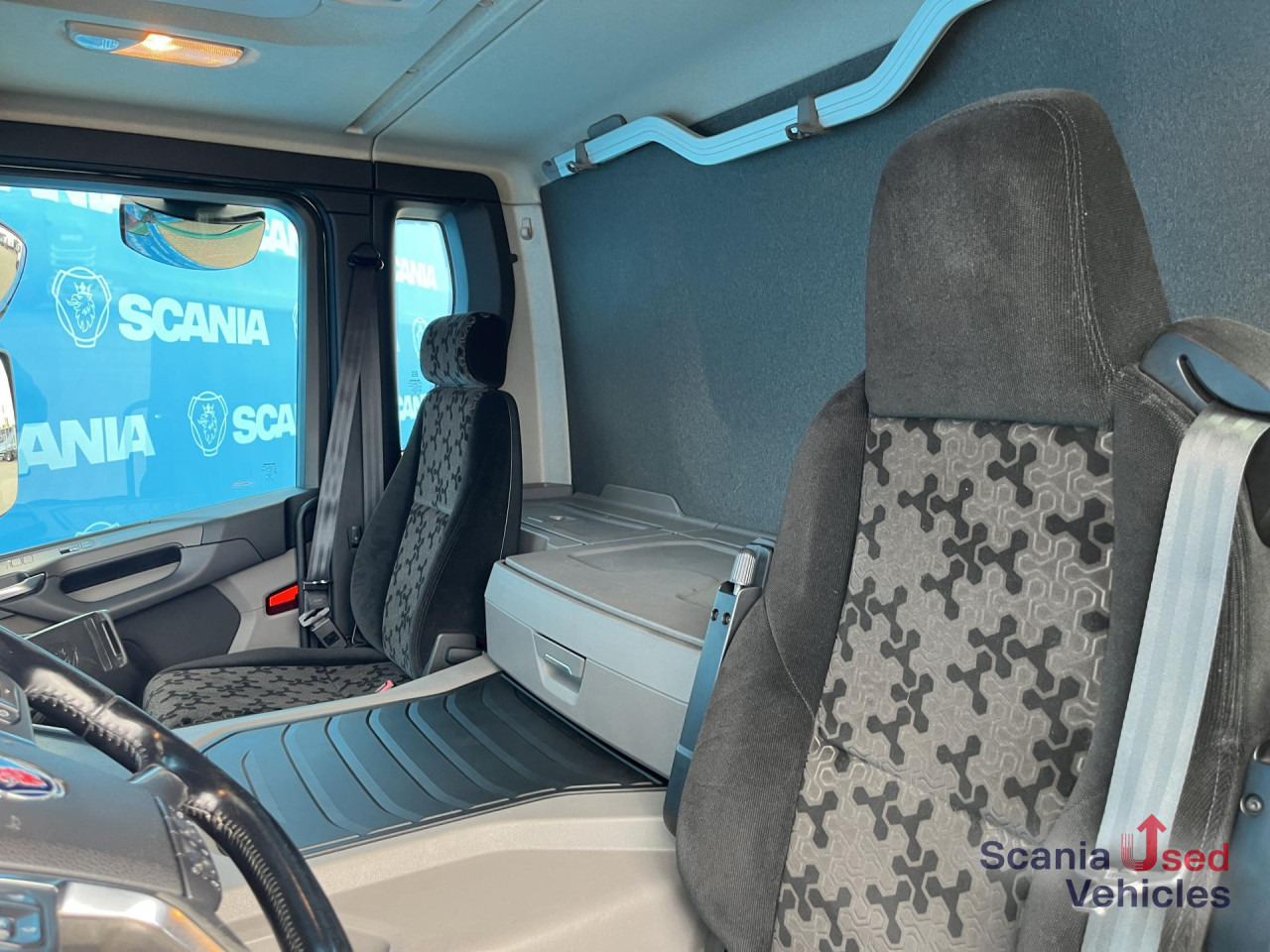 SCANIA P 320 B6x2*4NB RETARDER FULL AIR 8T 7.2x2.5x2.35M - Umpikori kuorma-auto: kuva SCANIA P 320 B6x2*4NB RETARDER FULL AIR 8T 7.2x2.5x2.35M - Umpikori kuorma-auto SCANIA P 320 B6x2*4NB RETARDER FULL AIR 8T 7.2x2.5x2.35M - Umpikori kuorma-auto: kuva SCANIA P 320 B6x2*4NB RETARDER FULL AIR 8T 7.2x2.5x2.35M - Umpikori kuorma-auto