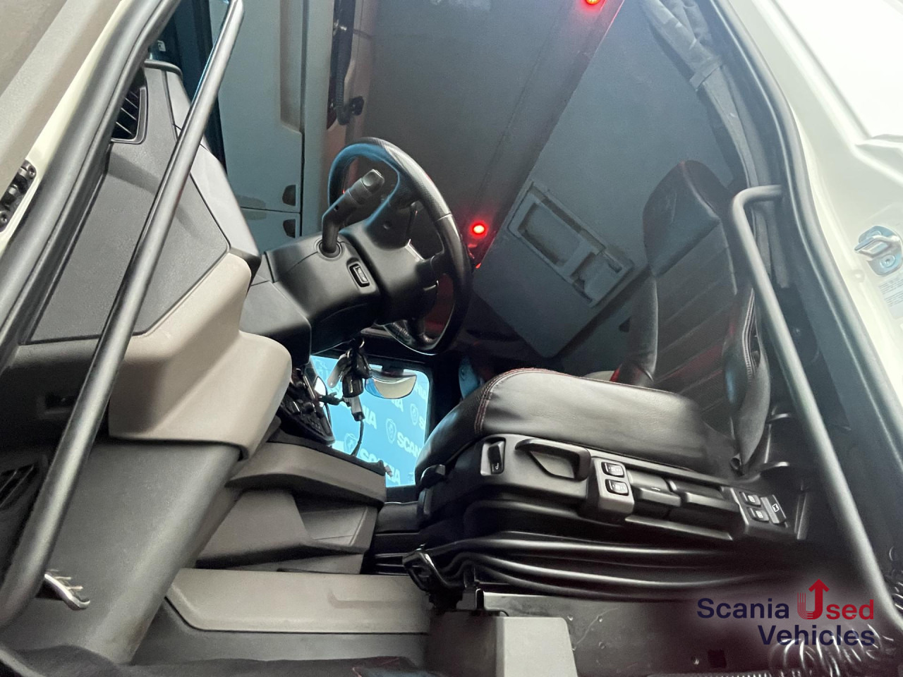 SCANIA R 650 B6x4NB RETARDER V8 WOOD KESLA 2112T CRANE - Puuauto, Nosturiauto: kuva SCANIA R 650 B6x4NB RETARDER V8 WOOD KESLA 2112T CRANE - Puuauto, Nosturiauto SCANIA R 650 B6x4NB RETARDER V8 WOOD KESLA 2112T CRANE - Puuauto, Nosturiauto: kuva SCANIA R 650 B6x4NB RETARDER V8 WOOD KESLA 2112T CRANE - Puuauto, Nosturiauto