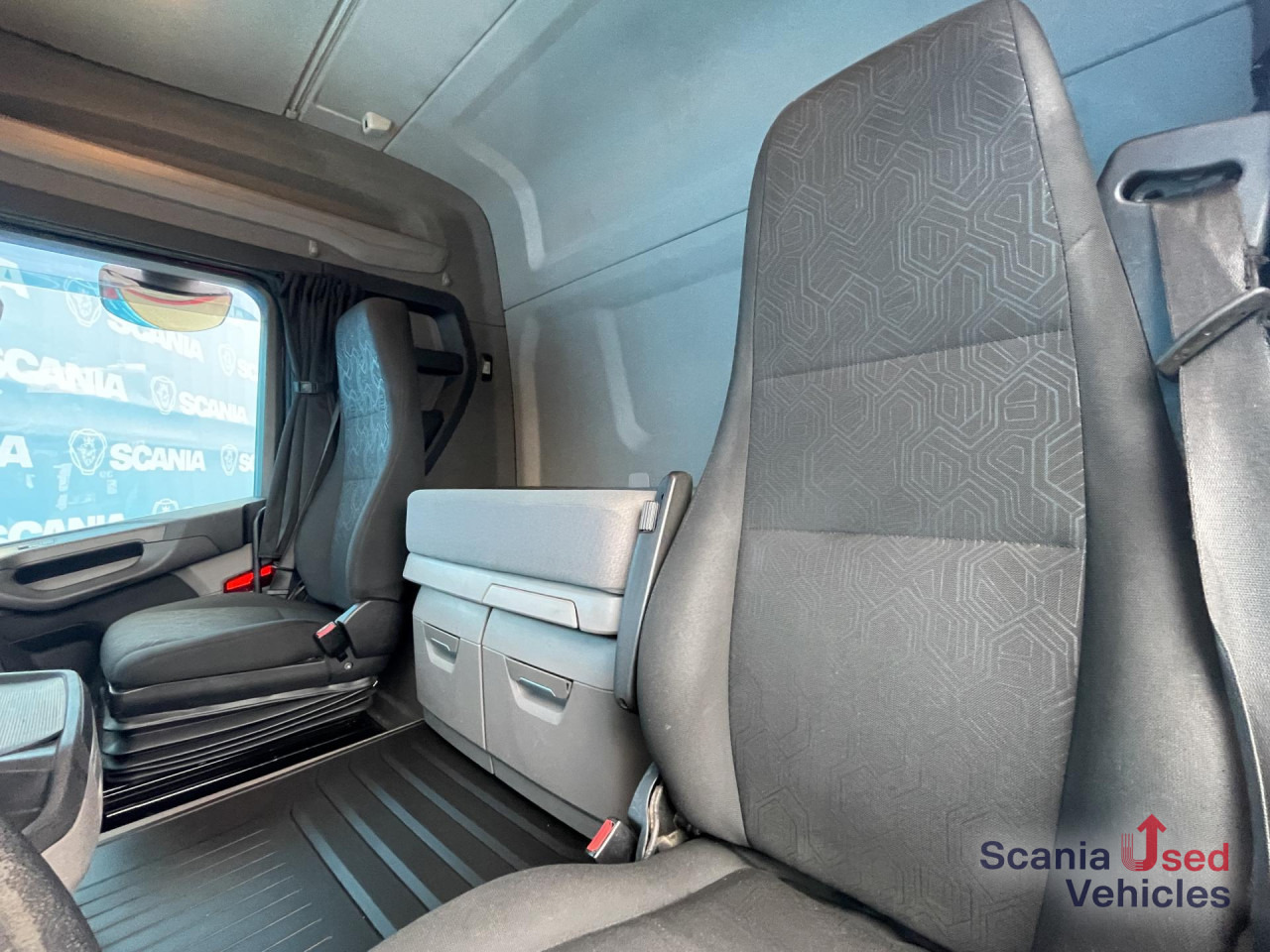 SCANIA R 450 A4x2NB DIFF-L RETARDER FULL AIR HYDRO 8T - Vetopöytäauto: kuva SCANIA R 450 A4x2NB DIFF-L RETARDER FULL AIR HYDRO 8T - Vetopöytäauto SCANIA R 450 A4x2NB DIFF-L RETARDER FULL AIR HYDRO 8T - Vetopöytäauto: kuva SCANIA R 450 A4x2NB DIFF-L RETARDER FULL AIR HYDRO 8T - Vetopöytäauto