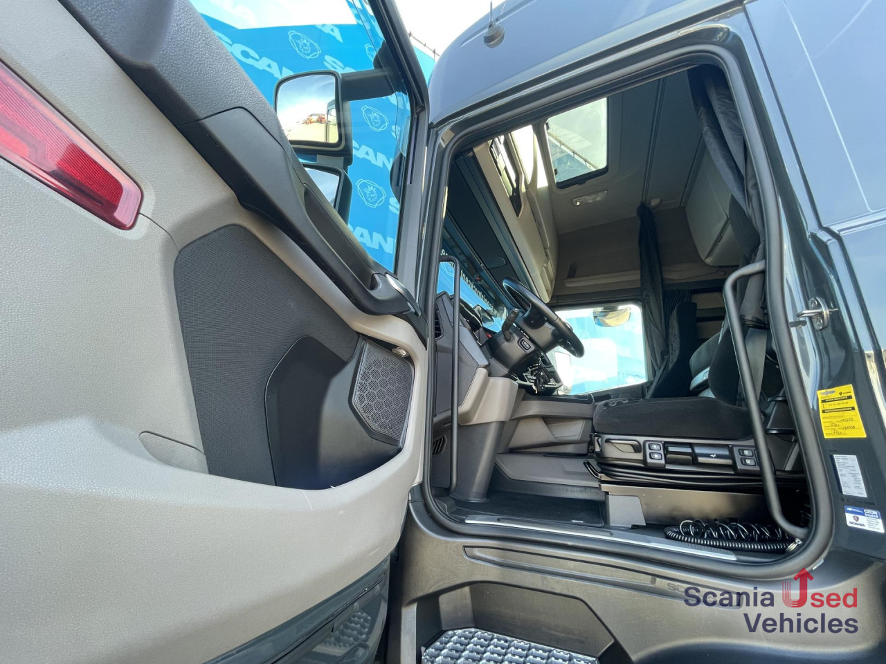 SCANIA R 460 A4x2EB RETARDER MEGA VOLUME P-AIRCO SUPER - Vetopöytäauto: kuva SCANIA R 460 A4x2EB RETARDER MEGA VOLUME P-AIRCO SUPER - Vetopöytäauto SCANIA R 460 A4x2EB RETARDER MEGA VOLUME P-AIRCO SUPER - Vetopöytäauto: kuva SCANIA R 460 A4x2EB RETARDER MEGA VOLUME P-AIRCO SUPER - Vetopöytäauto