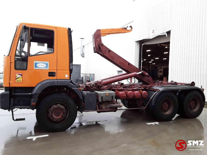 Konttialus/ Vaihtokuormatilat kuorma-auto Iveco Trakker 260 E 34 6x4 francais: kuva Konttialus/ Vaihtokuormatilat kuorma-auto Iveco Trakker 260 E 34 6x4 francais