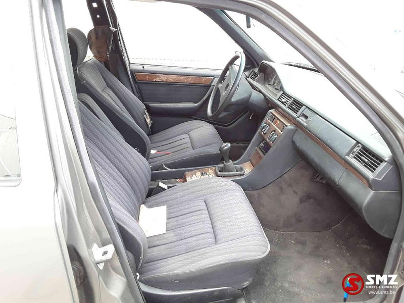 Henkilöauto Mercedes-Benz: kuva Henkilöauto Mercedes-Benz Henkilöauto Mercedes-Benz: kuva Henkilöauto Mercedes-Benz