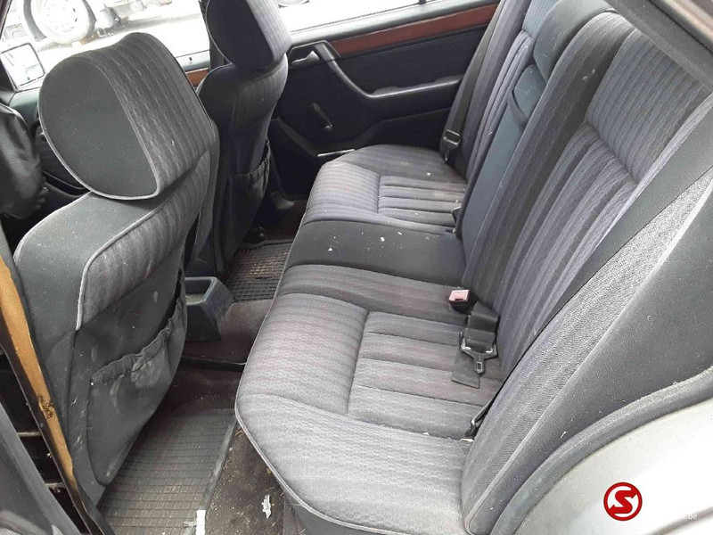 Henkilöauto Mercedes-Benz: kuva Henkilöauto Mercedes-Benz Henkilöauto Mercedes-Benz: kuva Henkilöauto Mercedes-Benz