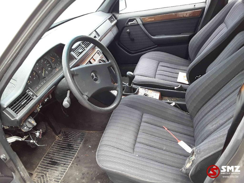 Henkilöauto Mercedes-Benz: kuva Henkilöauto Mercedes-Benz Henkilöauto Mercedes-Benz: kuva Henkilöauto Mercedes-Benz