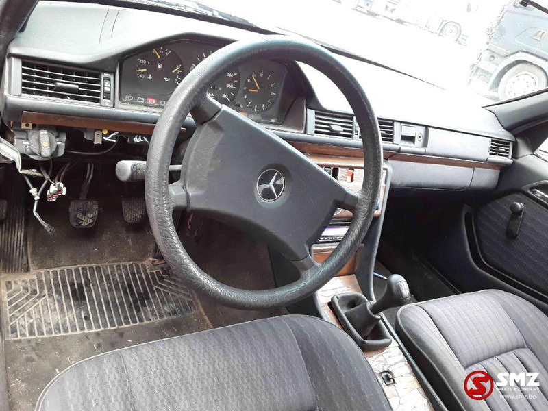 Henkilöauto Mercedes-Benz: kuva Henkilöauto Mercedes-Benz Henkilöauto Mercedes-Benz: kuva Henkilöauto Mercedes-Benz