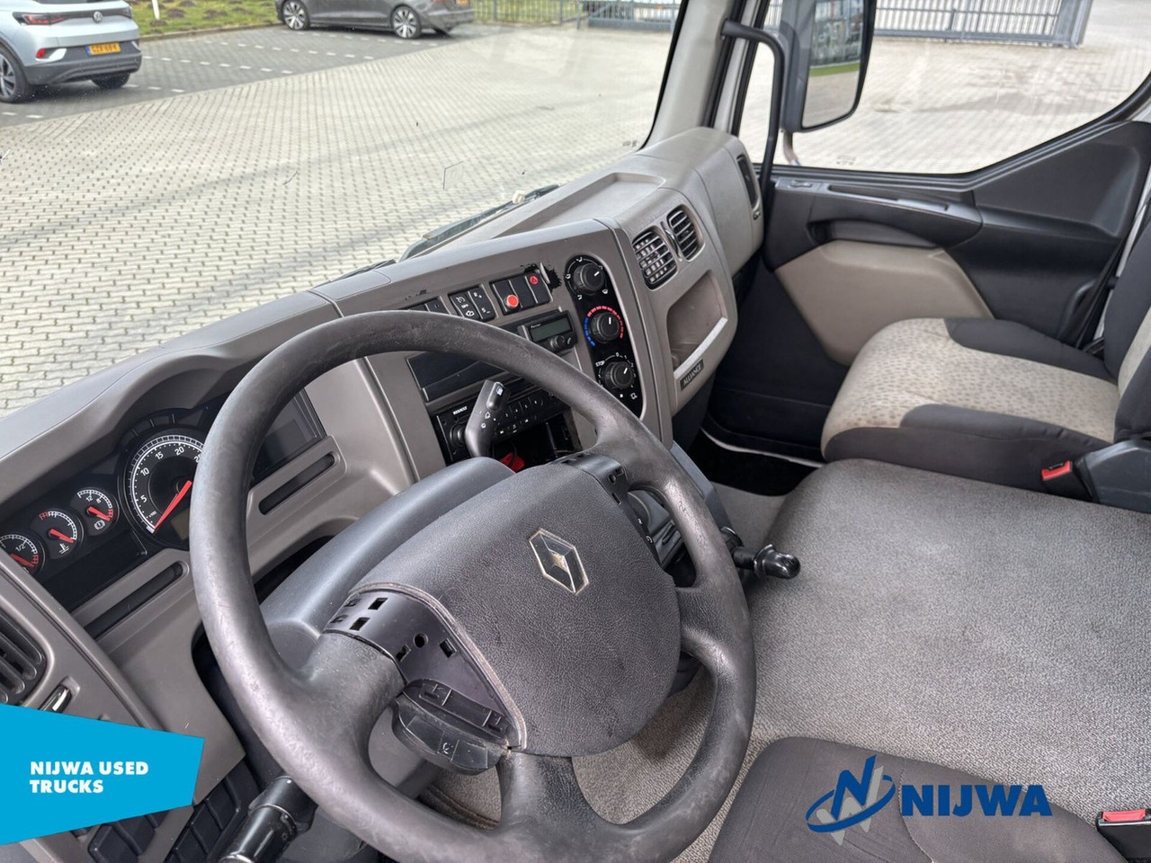 Pressukapelli kuorma-auto Renault MIDLUM 220 4x2 Schuifzeil + Laadklep: kuva Pressukapelli kuorma-auto Renault MIDLUM 220 4x2 Schuifzeil + Laadklep