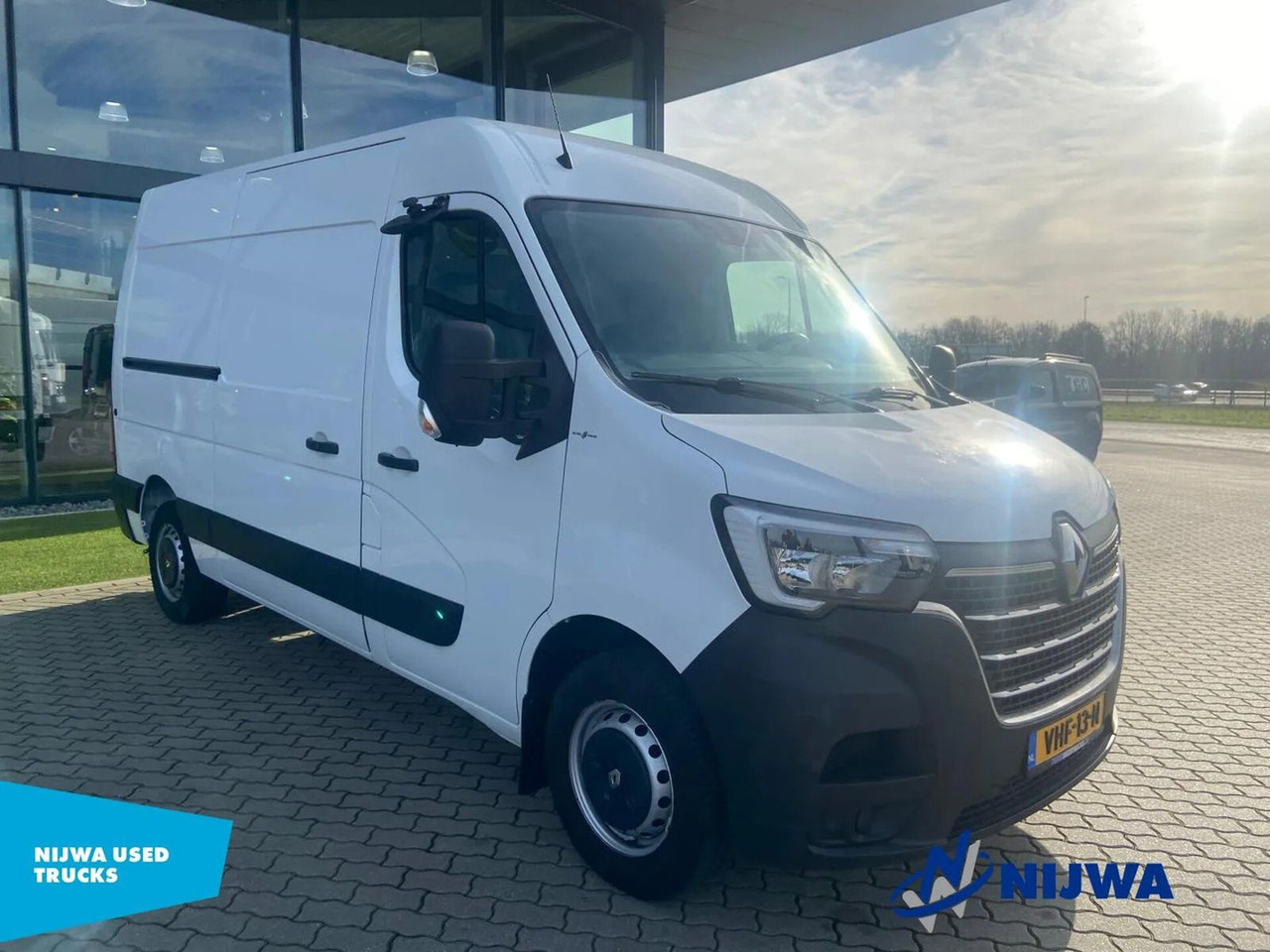 Renault Master T35 150 L2H2 Trekhaak + Navigatie Kasten - Pakettiauto: kuva Renault Master T35 150 L2H2 Trekhaak + Navigatie Kasten - Pakettiauto Renault Master T35 150 L2H2 Trekhaak + Navigatie Kasten - Pakettiauto: kuva Renault Master T35 150 L2H2 Trekhaak + Navigatie Kasten - Pakettiauto