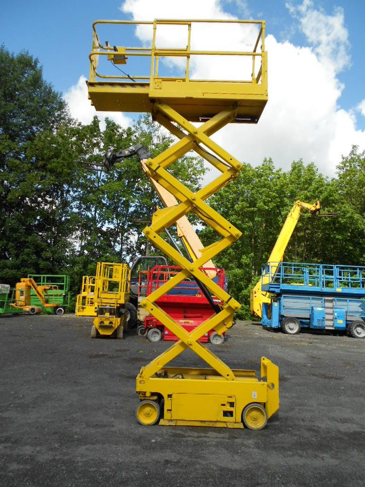 Genie GS 1930, Scherenarbeitsbühne Genie 8 m - Itsekulkevat henkilönostimet: kuva Genie GS 1930, Scherenarbeitsbühne Genie 8 m - Itsekulkevat henkilönostimet Genie GS 1930, Scherenarbeitsbühne Genie 8 m - Itsekulkevat henkilönostimet: kuva Genie GS 1930, Scherenarbeitsbühne Genie 8 m - Itsekulkevat henkilönostimet