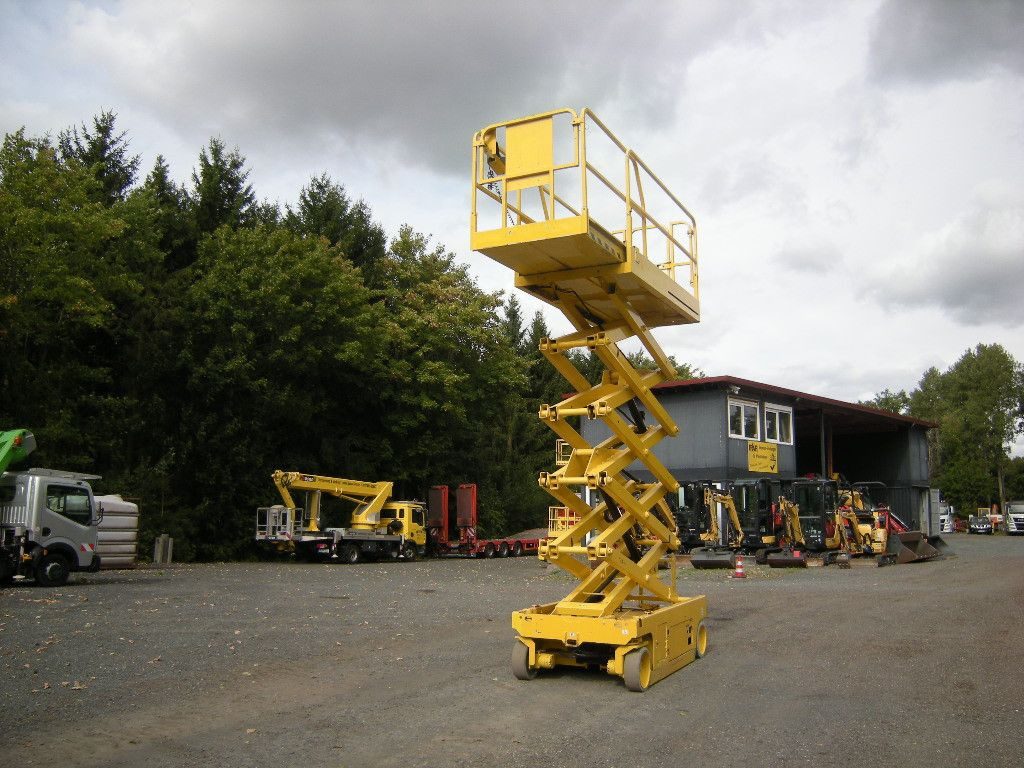 Genie GS 3246 Scherenarbeitsbühne 11,9 m - Itsekulkevat henkilönostimet: kuva Genie GS 3246 Scherenarbeitsbühne 11,9 m - Itsekulkevat henkilönostimet Genie GS 3246 Scherenarbeitsbühne 11,9 m - Itsekulkevat henkilönostimet: kuva Genie GS 3246 Scherenarbeitsbühne 11,9 m - Itsekulkevat henkilönostimet