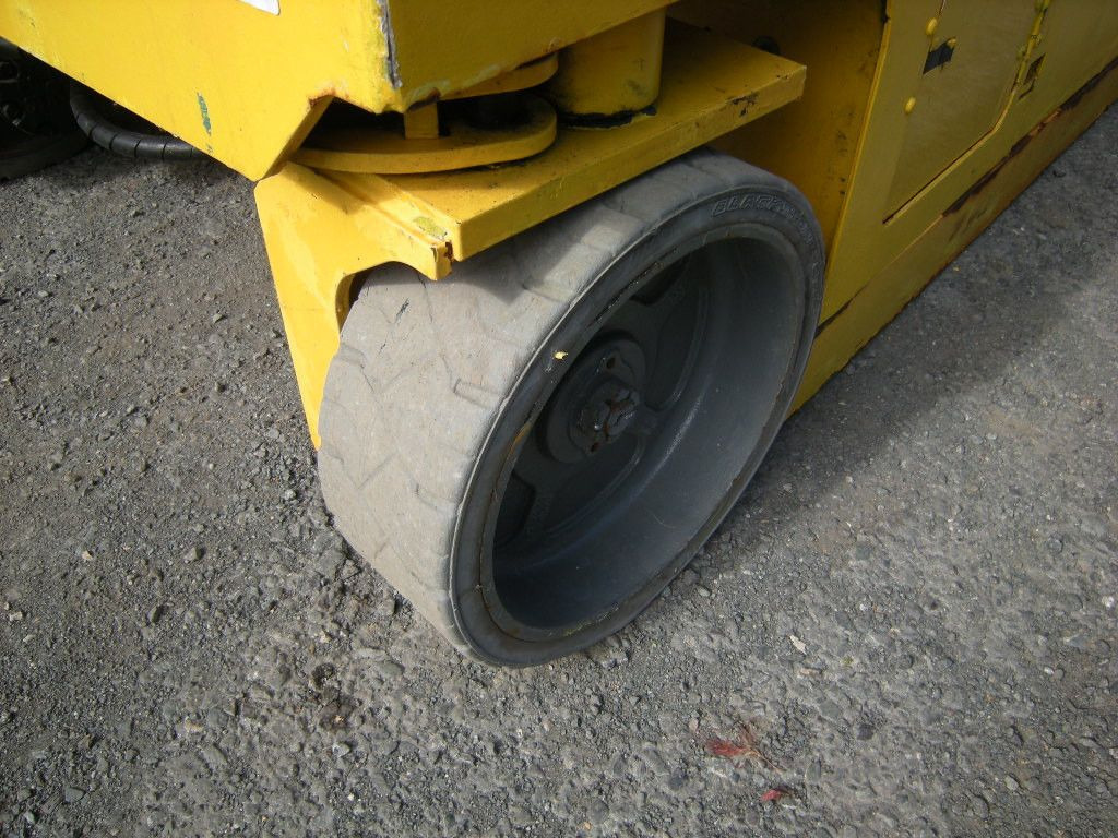 Itsekulkevat henkilönostimet Genie GS 4047 Scherenarbeitsbühne Genie 14 m: kuva Itsekulkevat henkilönostimet Genie GS 4047 Scherenarbeitsbühne Genie 14 m Itsekulkevat henkilönostimet Genie GS 4047 Scherenarbeitsbühne Genie 14 m: kuva Itsekulkevat henkilönostimet Genie GS 4047 Scherenarbeitsbühne Genie 14 m