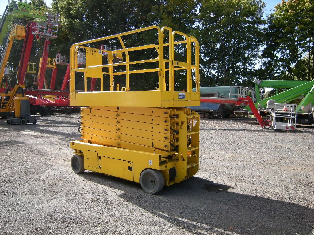 Itsekulkevat henkilönostimet Genie GS 4047 Scherenarbeitsbühne Genie 14 m: kuva Itsekulkevat henkilönostimet Genie GS 4047 Scherenarbeitsbühne Genie 14 m Itsekulkevat henkilönostimet Genie GS 4047 Scherenarbeitsbühne Genie 14 m: kuva Itsekulkevat henkilönostimet Genie GS 4047 Scherenarbeitsbühne Genie 14 m