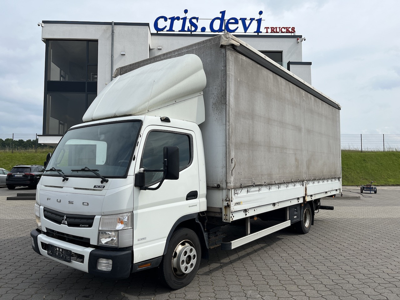 FUSO Canter 7C18 4x2 Ladebordwand Getriebeschaden - Pressukapelli tavara-auto: kuva FUSO Canter 7C18 4x2 Ladebordwand Getriebeschaden - Pressukapelli tavara-auto FUSO Canter 7C18 4x2 Ladebordwand Getriebeschaden - Pressukapelli tavara-auto: kuva FUSO Canter 7C18 4x2 Ladebordwand Getriebeschaden - Pressukapelli tavara-auto