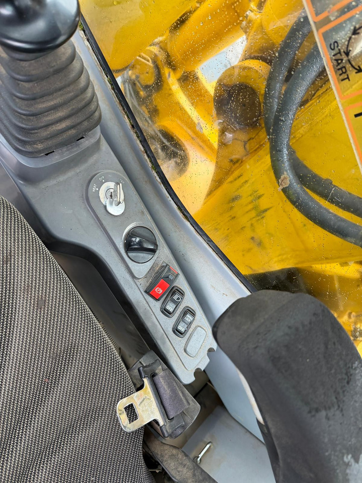 Komatsu PW 180 - 7 - Pyöräalustainen kaivinkone: kuva Komatsu PW 180 - 7 - Pyöräalustainen kaivinkone Komatsu PW 180 - 7 - Pyöräalustainen kaivinkone: kuva Komatsu PW 180 - 7 - Pyöräalustainen kaivinkone