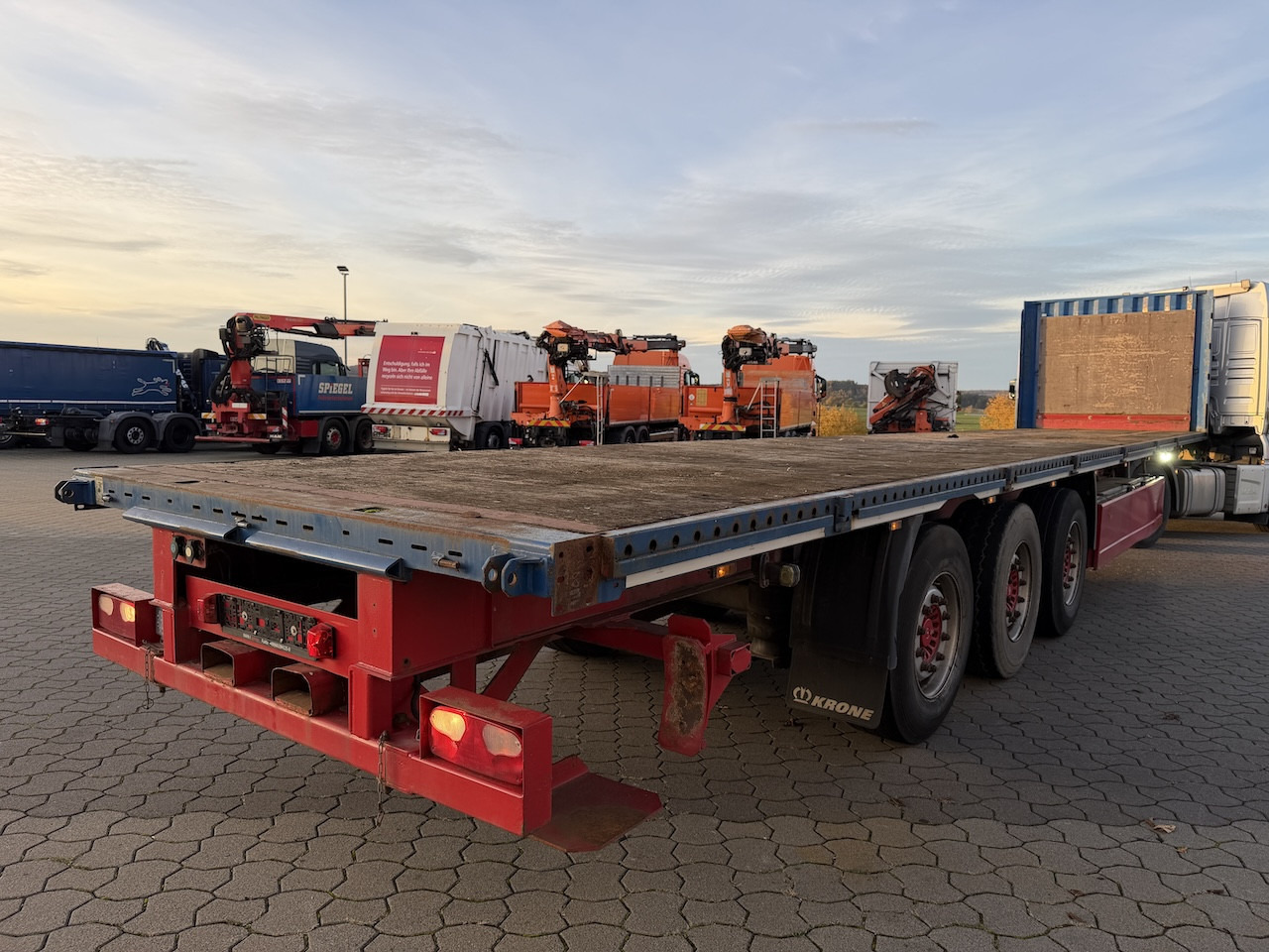 Krone SDP 27 - Lavapuoliperävaunu: kuva Krone SDP 27 - Lavapuoliperävaunu Krone SDP 27 - Lavapuoliperävaunu: kuva Krone SDP 27 - Lavapuoliperävaunu