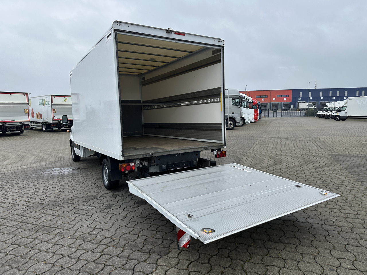 Mercedes-Benz Sprinter 319 CDI Koffer LBW RFK SH Tempomat - Jakeluauto: kuva Mercedes-Benz Sprinter 319 CDI Koffer LBW RFK SH Tempomat - Jakeluauto Mercedes-Benz Sprinter 319 CDI Koffer LBW RFK SH Tempomat - Jakeluauto: kuva Mercedes-Benz Sprinter 319 CDI Koffer LBW RFK SH Tempomat - Jakeluauto