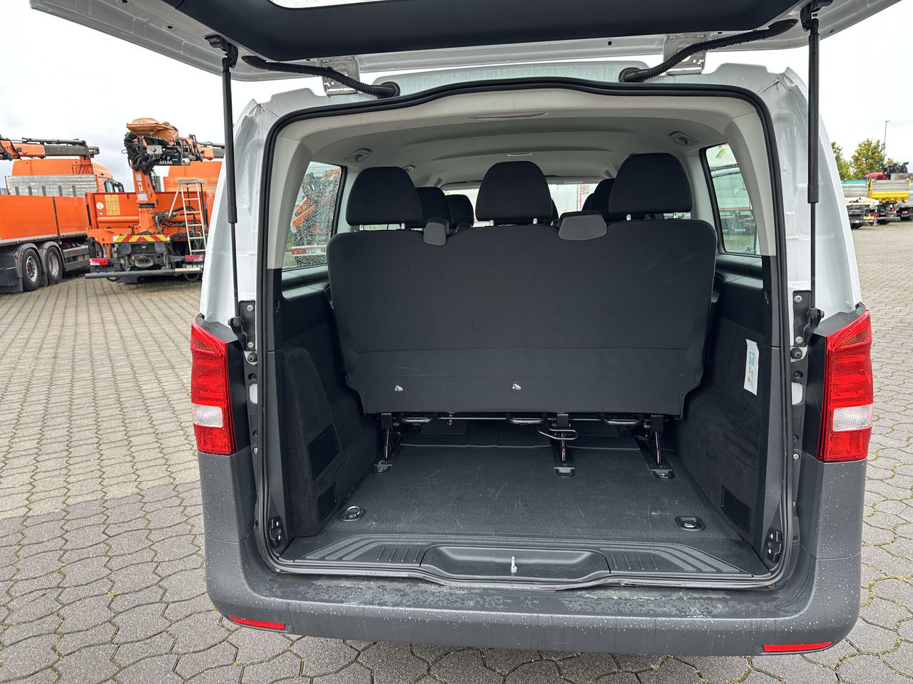 Mercedes-Benz Vito 111 CDI 9 Sitzer BT FSE Klima Tempomat Radio - Pikkubussi: kuva Mercedes-Benz Vito 111 CDI 9 Sitzer BT FSE Klima Tempomat Radio - Pikkubussi Mercedes-Benz Vito 111 CDI 9 Sitzer BT FSE Klima Tempomat Radio - Pikkubussi: kuva Mercedes-Benz Vito 111 CDI 9 Sitzer BT FSE Klima Tempomat Radio - Pikkubussi