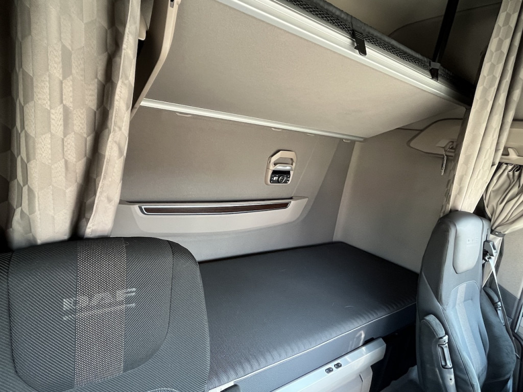 Daf XG+ 480 FT 4x2 Sattelzugmaschine ADR - Vetopöytäauto: kuva Daf XG+ 480 FT 4x2 Sattelzugmaschine ADR - Vetopöytäauto Daf XG+ 480 FT 4x2 Sattelzugmaschine ADR - Vetopöytäauto: kuva Daf XG+ 480 FT 4x2 Sattelzugmaschine ADR - Vetopöytäauto