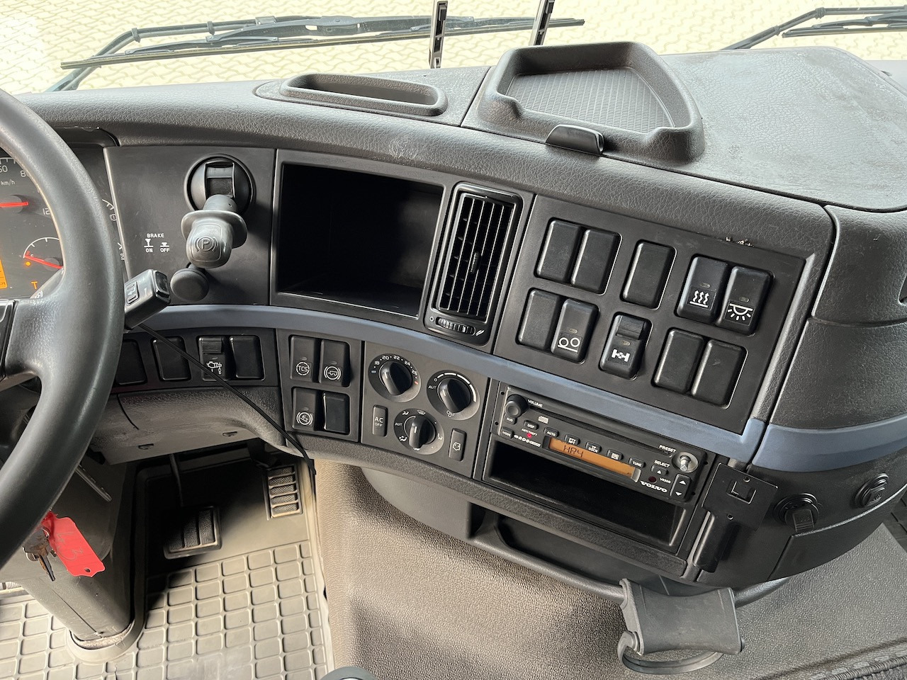 Volvo FH 520 6x2 Palfinger PK 12502 | AHK - Nosturiauto, Lava-kuorma-auto: kuva Volvo FH 520 6x2 Palfinger PK 12502 | AHK - Nosturiauto, Lava-kuorma-auto Volvo FH 520 6x2 Palfinger PK 12502 | AHK - Nosturiauto, Lava-kuorma-auto: kuva Volvo FH 520 6x2 Palfinger PK 12502 | AHK - Nosturiauto, Lava-kuorma-auto