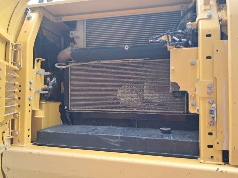 Komatsu HB365LC-3 Hybrid - Telakaivukone: kuva Komatsu HB365LC-3 Hybrid - Telakaivukone Komatsu HB365LC-3 Hybrid - Telakaivukone: kuva Komatsu HB365LC-3 Hybrid - Telakaivukone