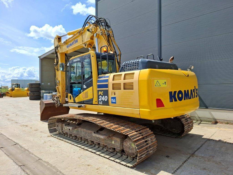 Komatsu PC240LC-10 - Telakaivukone: kuva Komatsu PC240LC-10 - Telakaivukone Komatsu PC240LC-10 - Telakaivukone: kuva Komatsu PC240LC-10 - Telakaivukone