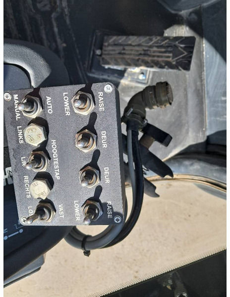 Komatsu WA100M-8 - Pyöräkuormaaja: kuva Komatsu WA100M-8 - Pyöräkuormaaja Komatsu WA100M-8 - Pyöräkuormaaja: kuva Komatsu WA100M-8 - Pyöräkuormaaja