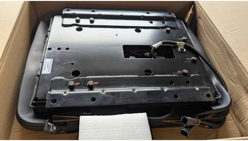 Komatsu WA380-8 SEAT ASS'Y 421-S33-6790 - Ohjaamo ja sisustus - Rakennuskoneet: kuva Komatsu WA380-8 SEAT ASS'Y 421-S33-6790 - Ohjaamo ja sisustus - Rakennuskoneet Komatsu WA380-8 SEAT ASS'Y 421-S33-6790 - Ohjaamo ja sisustus - Rakennuskoneet: kuva Komatsu WA380-8 SEAT ASS'Y 421-S33-6790 - Ohjaamo ja sisustus - Rakennuskoneet