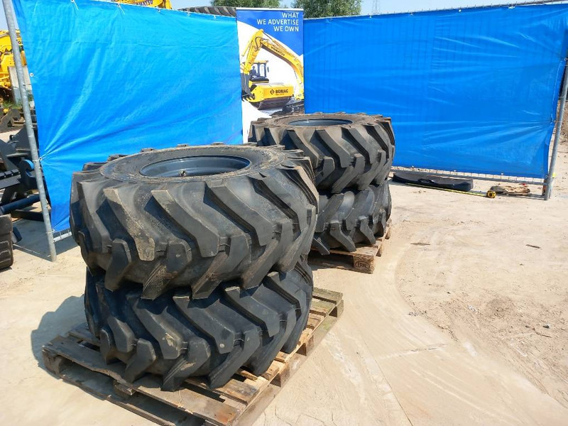 TractionMaster 18-19,5 - Renkaat ja vanteet - Materiaalinkäsittely: kuva TractionMaster 18-19,5 - Renkaat ja vanteet - Materiaalinkäsittely TractionMaster 18-19,5 - Renkaat ja vanteet - Materiaalinkäsittely: kuva TractionMaster 18-19,5 - Renkaat ja vanteet - Materiaalinkäsittely