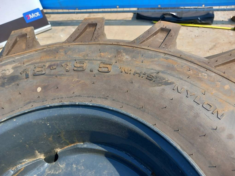 TractionMaster 18-19,5 - Renkaat ja vanteet - Materiaalinkäsittely: kuva TractionMaster 18-19,5 - Renkaat ja vanteet - Materiaalinkäsittely TractionMaster 18-19,5 - Renkaat ja vanteet - Materiaalinkäsittely: kuva TractionMaster 18-19,5 - Renkaat ja vanteet - Materiaalinkäsittely