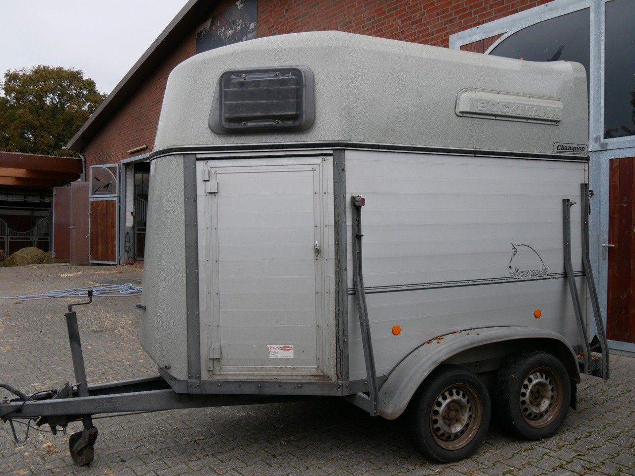 Böckmann Alu 2 Pferde mit Sattelkammer - Eläinten kuljetus perävaunu: kuva Böckmann Alu 2 Pferde mit Sattelkammer - Eläinten kuljetus perävaunu Böckmann Alu 2 Pferde mit Sattelkammer - Eläinten kuljetus perävaunu: kuva Böckmann Alu 2 Pferde mit Sattelkammer - Eläinten kuljetus perävaunu