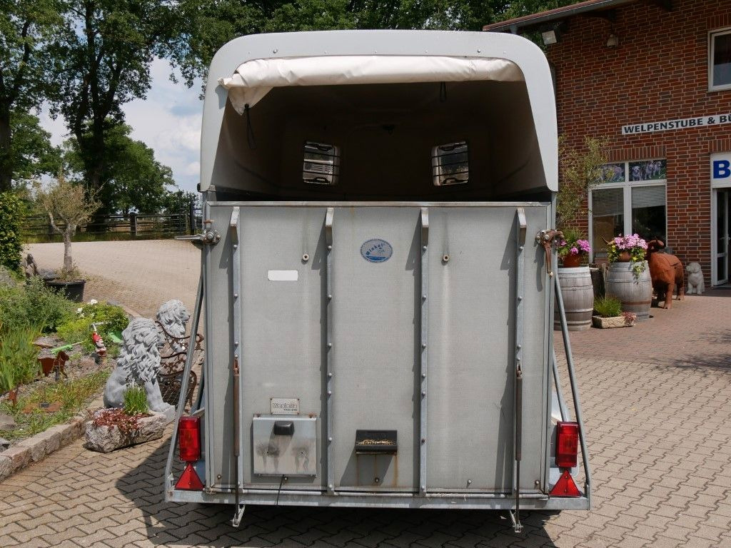 Westeria 2 Pferde - Hevostraileri: kuva Westeria 2 Pferde - Hevostraileri Westeria 2 Pferde - Hevostraileri: kuva Westeria 2 Pferde - Hevostraileri