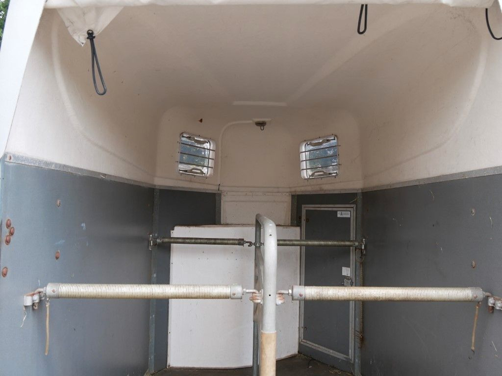 Westeria 2 Pferde - Hevostraileri: kuva Westeria 2 Pferde - Hevostraileri Westeria 2 Pferde - Hevostraileri: kuva Westeria 2 Pferde - Hevostraileri