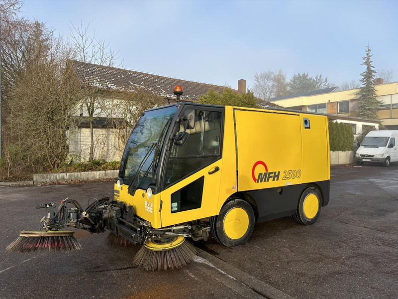 Diversen MFH 2500 Kehrmaschine Klima 3 Besen AEBI MATEC MFH 2500 Kehrmaschine Klima 3 Besen - Lakaisukone teollisuuteen: kuva Diversen MFH 2500 Kehrmaschine Klima 3 Besen AEBI MATEC MFH 2500 Kehrmaschine Klima 3 Besen - Lakaisukone teollisuuteen Diversen MFH 2500 Kehrmaschine Klima 3 Besen AEBI MATEC MFH 2500 Kehrmaschine Klima 3 Besen - Lakaisukone teollisuuteen: kuva Diversen MFH 2500 Kehrmaschine Klima 3 Besen AEBI MATEC MFH 2500 Kehrmaschine Klima 3 Besen - Lakaisukone teollisuuteen