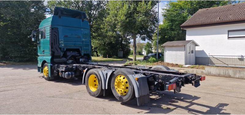 MAN TGX 26.440 FLL 6x2 Fahrgestell Intarder E6 - Kuorma-auto alusta: kuva MAN TGX 26.440 FLL 6x2 Fahrgestell Intarder E6 - Kuorma-auto alusta MAN TGX 26.440 FLL 6x2 Fahrgestell Intarder E6 - Kuorma-auto alusta: kuva MAN TGX 26.440 FLL 6x2 Fahrgestell Intarder E6 - Kuorma-auto alusta