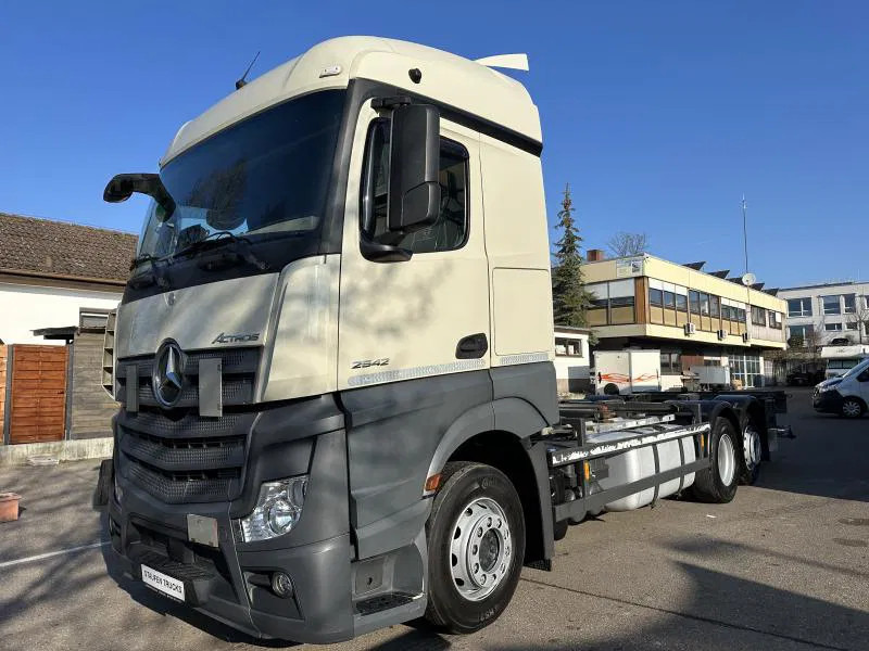 Mercedes-Benz Actros 2542 LL BDF Standard 6x2 LBW - Konttialus/ Vaihtokuormatilat kuorma-auto: kuva Mercedes-Benz Actros 2542 LL BDF Standard 6x2 LBW - Konttialus/ Vaihtokuormatilat kuorma-auto Mercedes-Benz Actros 2542 LL BDF Standard 6x2 LBW - Konttialus/ Vaihtokuormatilat kuorma-auto: kuva Mercedes-Benz Actros 2542 LL BDF Standard 6x2 LBW - Konttialus/ Vaihtokuormatilat kuorma-auto