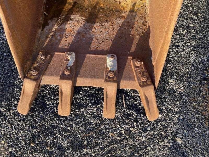 CATERPILLAR 570mm - type tractopelle - Kaivinkoneen kauha: kuva CATERPILLAR 570mm - type tractopelle - Kaivinkoneen kauha CATERPILLAR 570mm - type tractopelle - Kaivinkoneen kauha: kuva CATERPILLAR 570mm - type tractopelle - Kaivinkoneen kauha