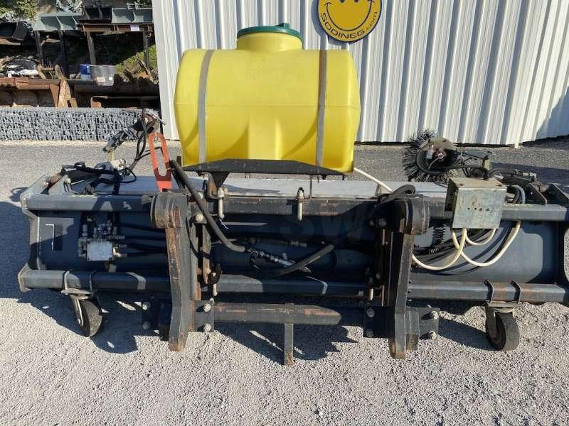 EMILY 2900mm - Attache Chargeurs CATERPILLAR / VOLVO - Harjakone: kuva EMILY 2900mm - Attache Chargeurs CATERPILLAR / VOLVO - Harjakone EMILY 2900mm - Attache Chargeurs CATERPILLAR / VOLVO - Harjakone: kuva EMILY 2900mm - Attache Chargeurs CATERPILLAR / VOLVO - Harjakone