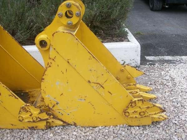 HYUNDAI R28-7 - 450MM - Kaivinkoneen kauha: kuva HYUNDAI R28-7 - 450MM - Kaivinkoneen kauha HYUNDAI R28-7 - 450MM - Kaivinkoneen kauha: kuva HYUNDAI R28-7 - 450MM - Kaivinkoneen kauha