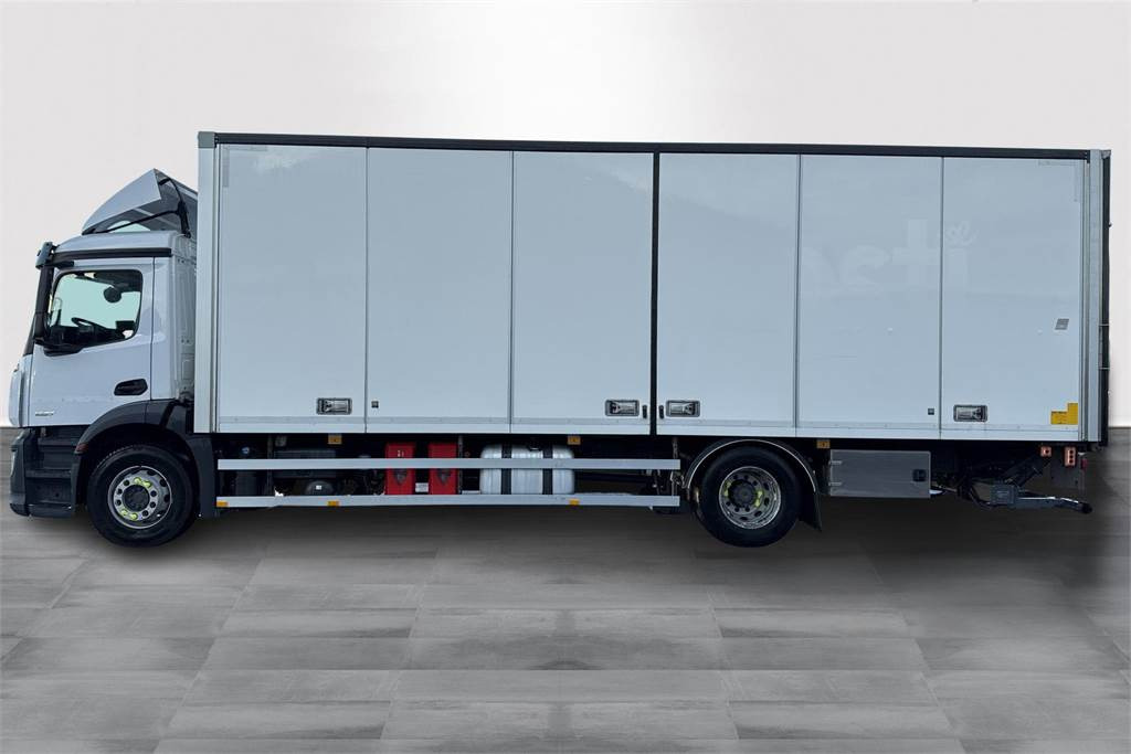Umpikori kuorma-auto Mercedes-Benz Actros 1827 L 5 SM KSA: kuva Umpikori kuorma-auto Mercedes-Benz Actros 1827 L 5 SM KSA