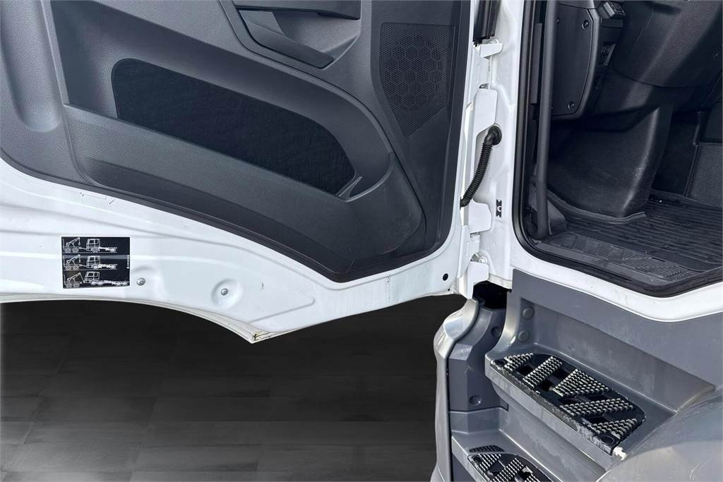 Umpikori kuorma-auto Mercedes-Benz Actros 1827 L 5 SM KSA: kuva Umpikori kuorma-auto Mercedes-Benz Actros 1827 L 5 SM KSA