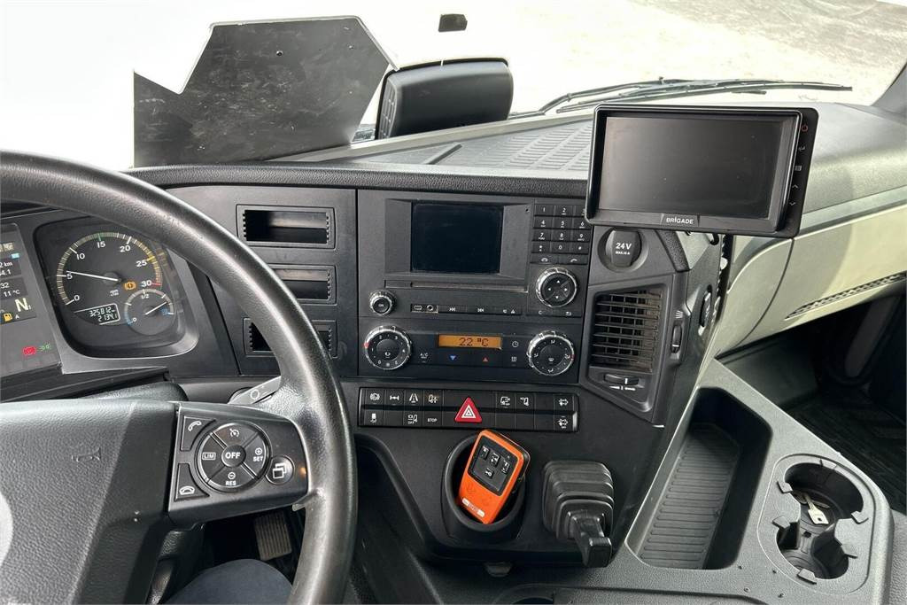 Umpikori kuorma-auto Mercedes-Benz Antos 1827 L/4x2 KSA-UMPIKORI+pL-NOSTIN: kuva Umpikori kuorma-auto Mercedes-Benz Antos 1827 L/4x2 KSA-UMPIKORI+pL-NOSTIN