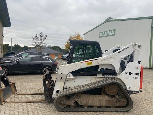 Bobcat 870 T MIETE / RENTAL (12005523) - Liukuohjattu kuormaaja: kuva Bobcat 870 T MIETE / RENTAL (12005523) - Liukuohjattu kuormaaja Bobcat 870 T MIETE / RENTAL (12005523) - Liukuohjattu kuormaaja: kuva Bobcat 870 T MIETE / RENTAL (12005523) - Liukuohjattu kuormaaja