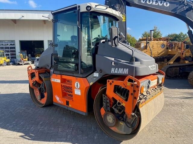 Jyrä Hamm DV+ 70i VO MIETE / RENTAL (12000424): kuva Jyrä Hamm DV+ 70i VO MIETE / RENTAL (12000424)