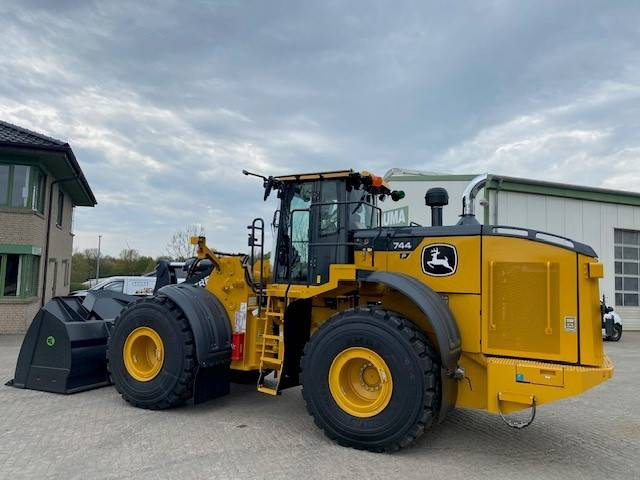 John Deere 744 P MIETE / RENTAL (12002125) - Pyöräkuormaaja: kuva John Deere 744 P MIETE / RENTAL (12002125) - Pyöräkuormaaja John Deere 744 P MIETE / RENTAL (12002125) - Pyöräkuormaaja: kuva John Deere 744 P MIETE / RENTAL (12002125) - Pyöräkuormaaja