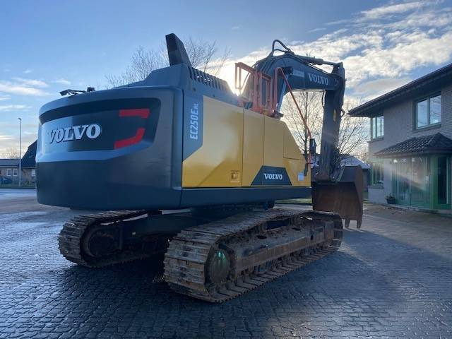 Volvo EC 250 E NL MIETE / RENTAL (12001056) - Telakaivukone: kuva Volvo EC 250 E NL MIETE / RENTAL (12001056) - Telakaivukone Volvo EC 250 E NL MIETE / RENTAL (12001056) - Telakaivukone: kuva Volvo EC 250 E NL MIETE / RENTAL (12001056) - Telakaivukone