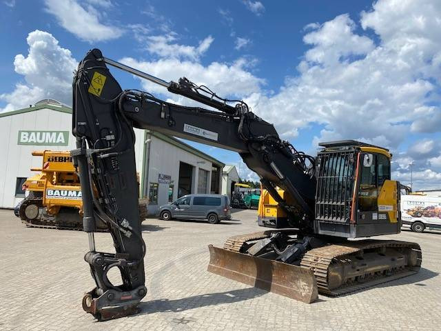 Volvo ECR 235 E L MIETE / RENTAL (12001016) - Telakaivukone: kuva Volvo ECR 235 E L MIETE / RENTAL (12001016) - Telakaivukone Volvo ECR 235 E L MIETE / RENTAL (12001016) - Telakaivukone: kuva Volvo ECR 235 E L MIETE / RENTAL (12001016) - Telakaivukone