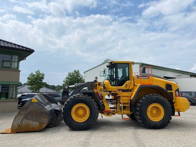Volvo L 260 H 6.8 cbm MIETE / RENTAL (12002252) - Pyöräkuormaaja: kuva Volvo L 260 H 6.8 cbm MIETE / RENTAL (12002252) - Pyöräkuormaaja Volvo L 260 H 6.8 cbm MIETE / RENTAL (12002252) - Pyöräkuormaaja: kuva Volvo L 260 H 6.8 cbm MIETE / RENTAL (12002252) - Pyöräkuormaaja