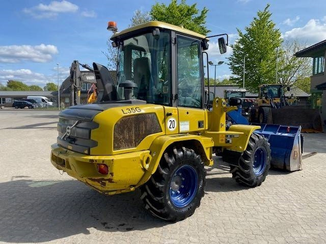 Volvo L 35 G MIETE / RENTAL (12002209) - Pyöräkuormaaja: kuva Volvo L 35 G MIETE / RENTAL (12002209) - Pyöräkuormaaja Volvo L 35 G MIETE / RENTAL (12002209) - Pyöräkuormaaja: kuva Volvo L 35 G MIETE / RENTAL (12002209) - Pyöräkuormaaja