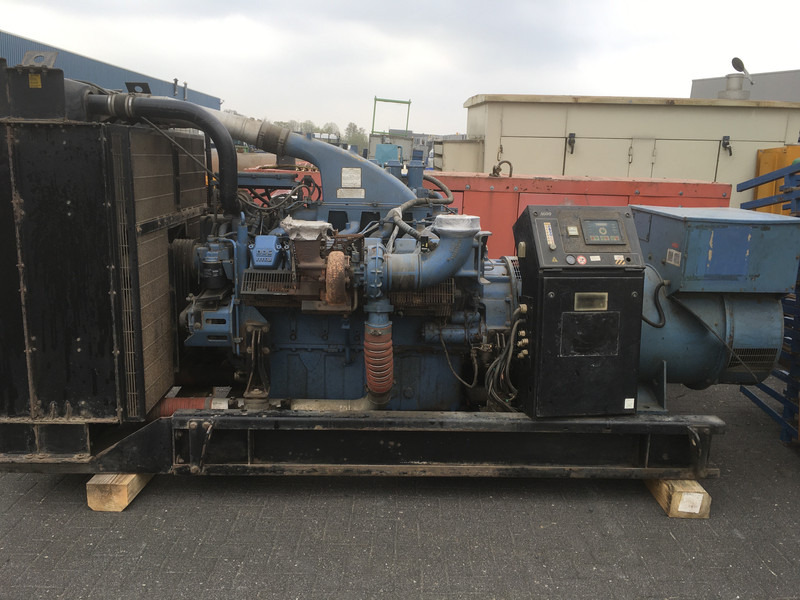 MTU LEROY-SOMER 49.1L9A C6/4 GENERATOR 825 KVA USED - Sähkögeneraattori: kuva MTU LEROY-SOMER 49.1L9A C6/4 GENERATOR 825 KVA USED - Sähkögeneraattori MTU LEROY-SOMER 49.1L9A C6/4 GENERATOR 825 KVA USED - Sähkögeneraattori: kuva MTU LEROY-SOMER 49.1L9A C6/4 GENERATOR 825 KVA USED - Sähkögeneraattori