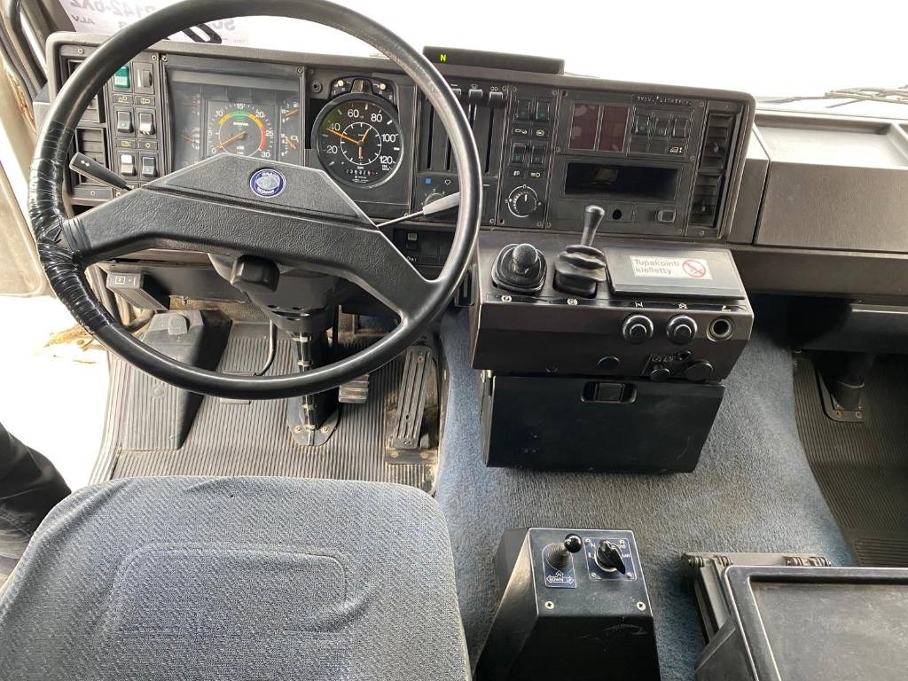 Kuorma-auto alusta Scania R 142: kuva Kuorma-auto alusta Scania R 142