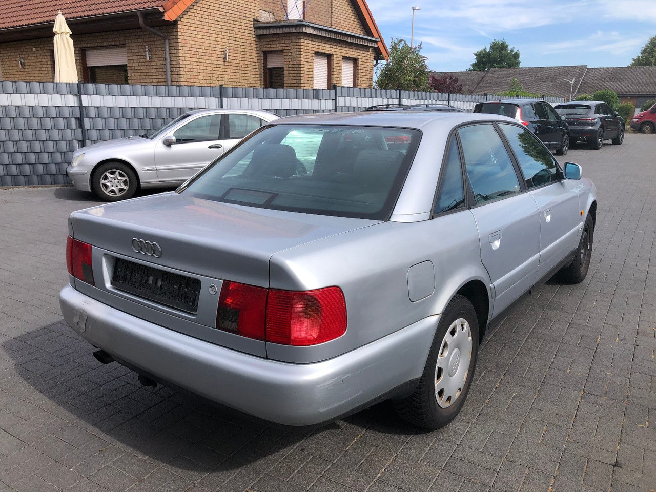 Audi A6 C4 1.8 Auto - Sedan: kuva Audi A6 C4 1.8 Auto - Sedan Audi A6 C4 1.8 Auto - Sedan: kuva Audi A6 C4 1.8 Auto - Sedan